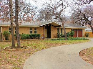 1113 Churchill Rd, River Oaks, TX 76114
