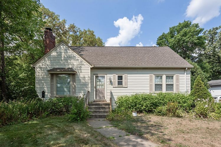 1st image of 935 Parkway Dr E