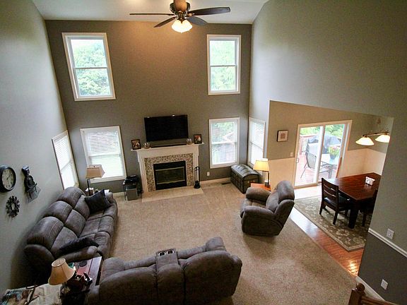 3rd image of 2576 Pleasant Crest Ct