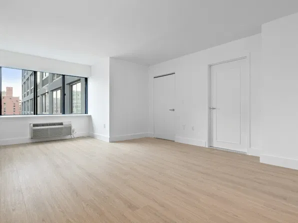160 West 24th Street image 1 of 8