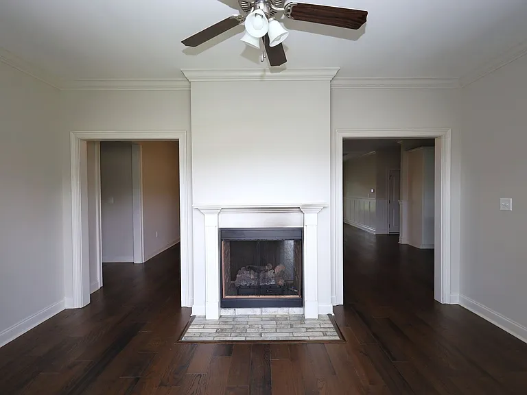 4704 Crescent Ct — Photo 6