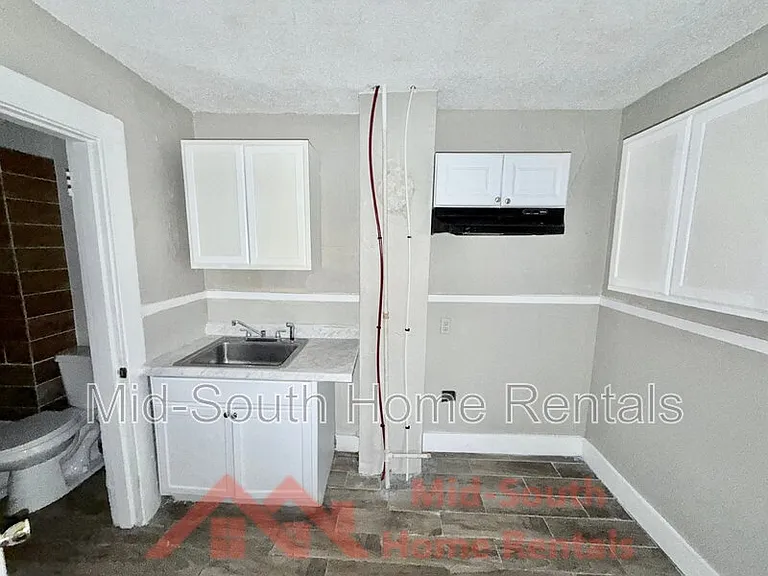 2263 Hunter Ave — Photo 8