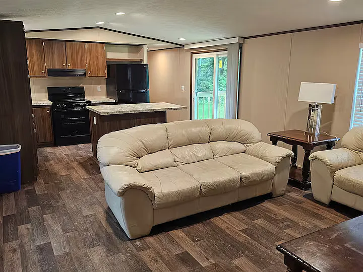 4 bed, $3,900 — Photo 2
