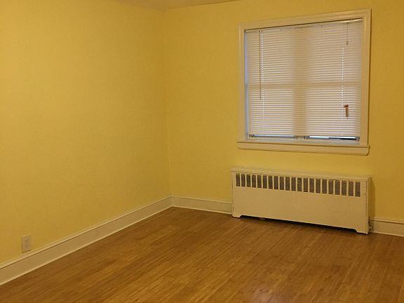 4th image of 2719 Throop Ave #2