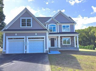 27 Mowry Farms Ln, Smithfield, RI 02917
