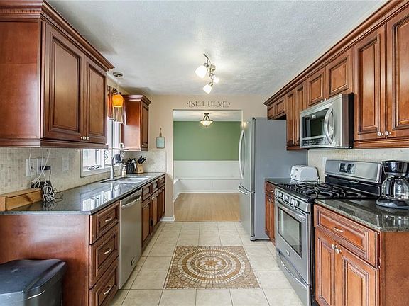 2nd image of 15 Tearose Meadow Ln