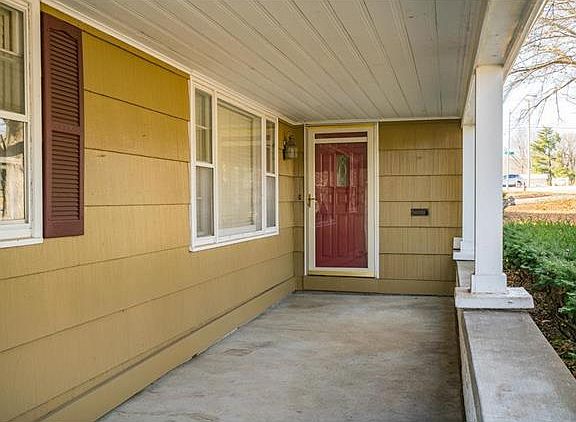 3rd image of 3 E 110th St