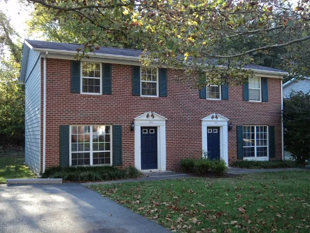 110 Longwood Dr photo 1
