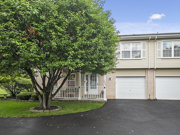 3rd image of 16007 Laurel Dr