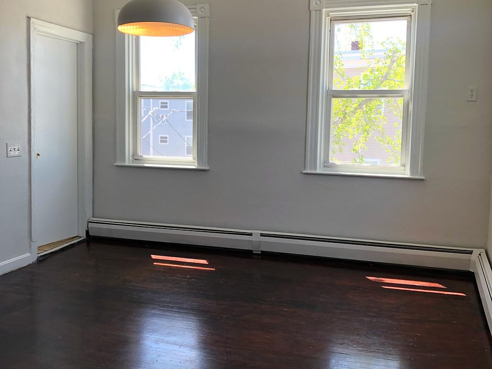 Living room/ dinning room