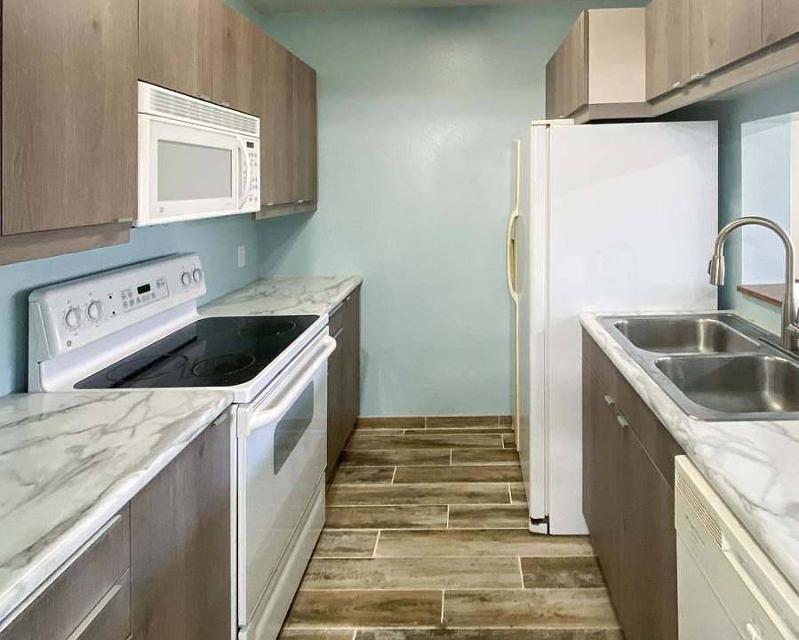 1st image of 400 1st St SE APT 102