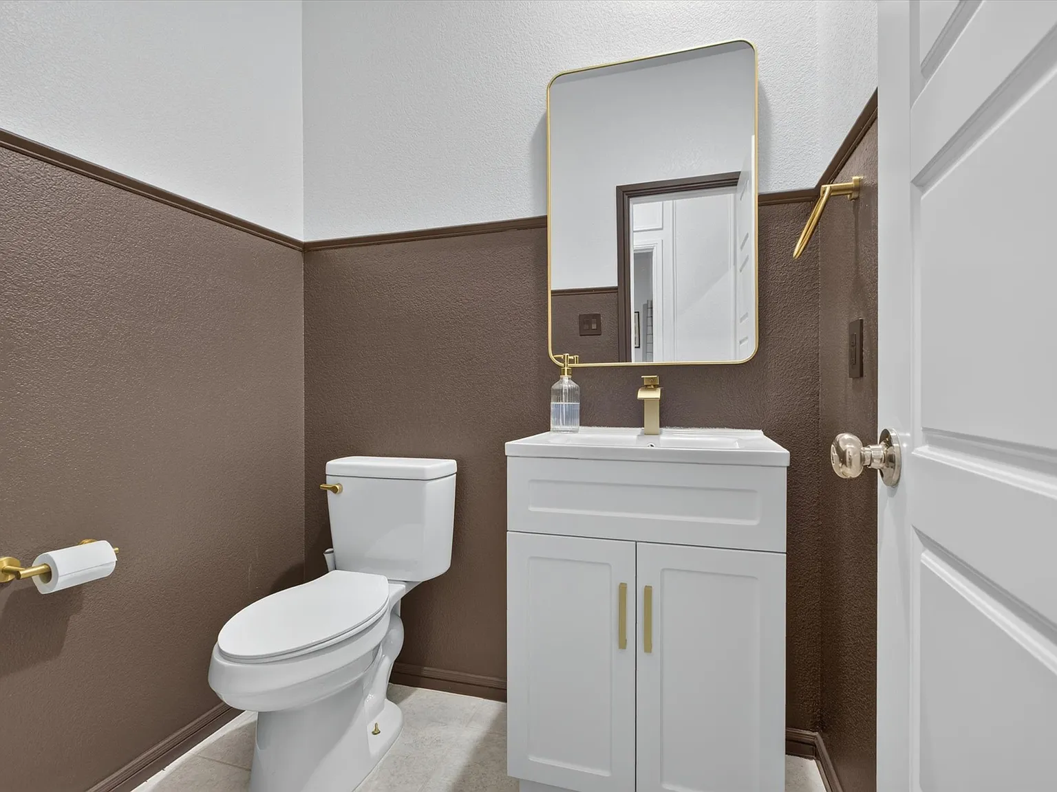 4 bed, 2.5 bath, 2367 sqft, $2,600 — Photo 3