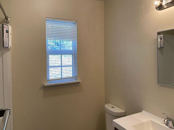 4th image of 504 Lindenhurst Dr