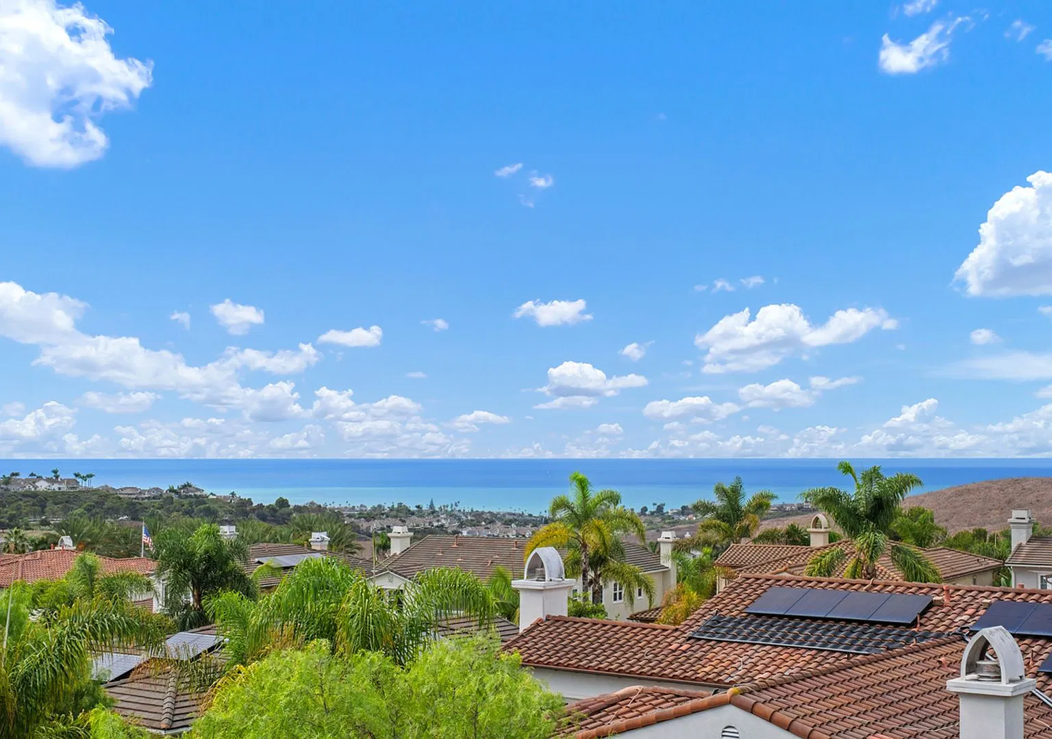 Spacious 4-Bedroom Home in Gated San Clemente Community — Photo 4