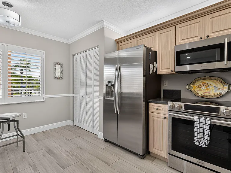 275 Palm Ave #D — Photo 18