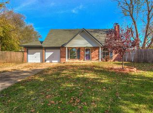 1041 NW 7th St, Moore, OK 73160