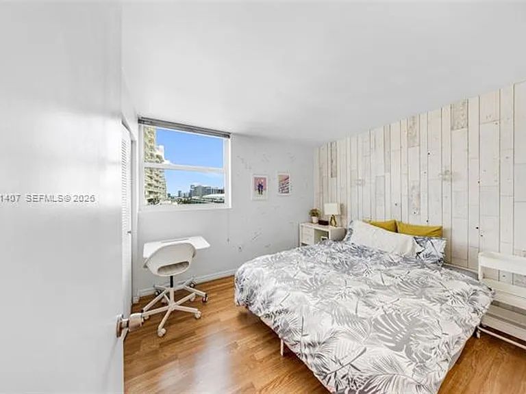 5880 Collins Ave #1007 — Photo 21