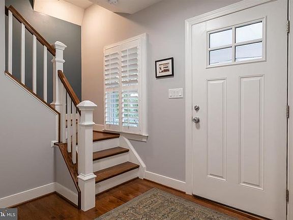 4th image of 2402 Terrett Ave