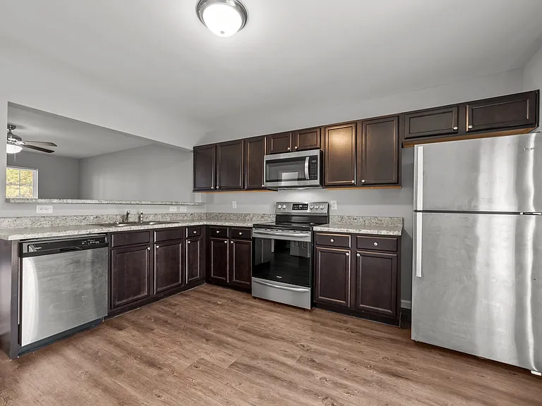 4021 Cobblestone Dr #7 — Photo 15