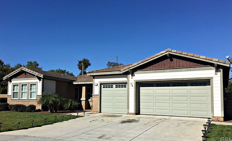 1st image of 888 Ringdahl Cir
