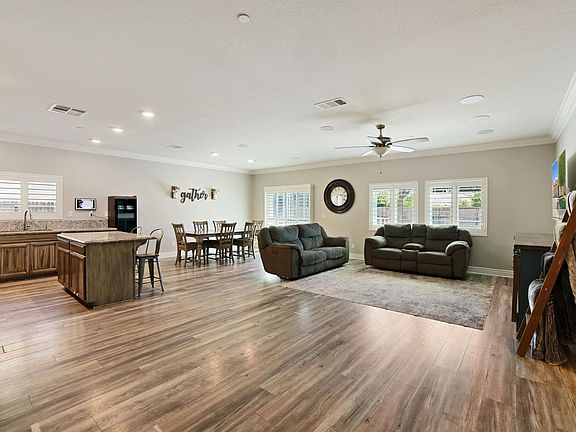 5th image of 428 Pendragon St