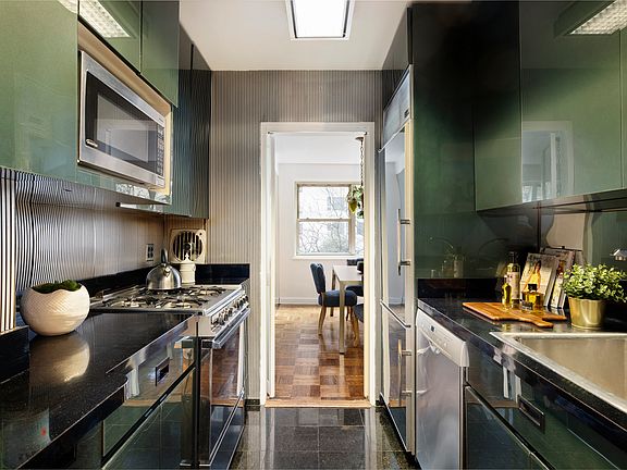 4th image of 201 E 66th St APT 3L