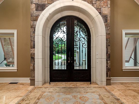 3rd image of 263 Lakeview Rd