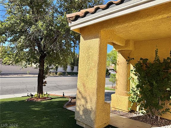 5th image of 9232 Sun Rose Ave