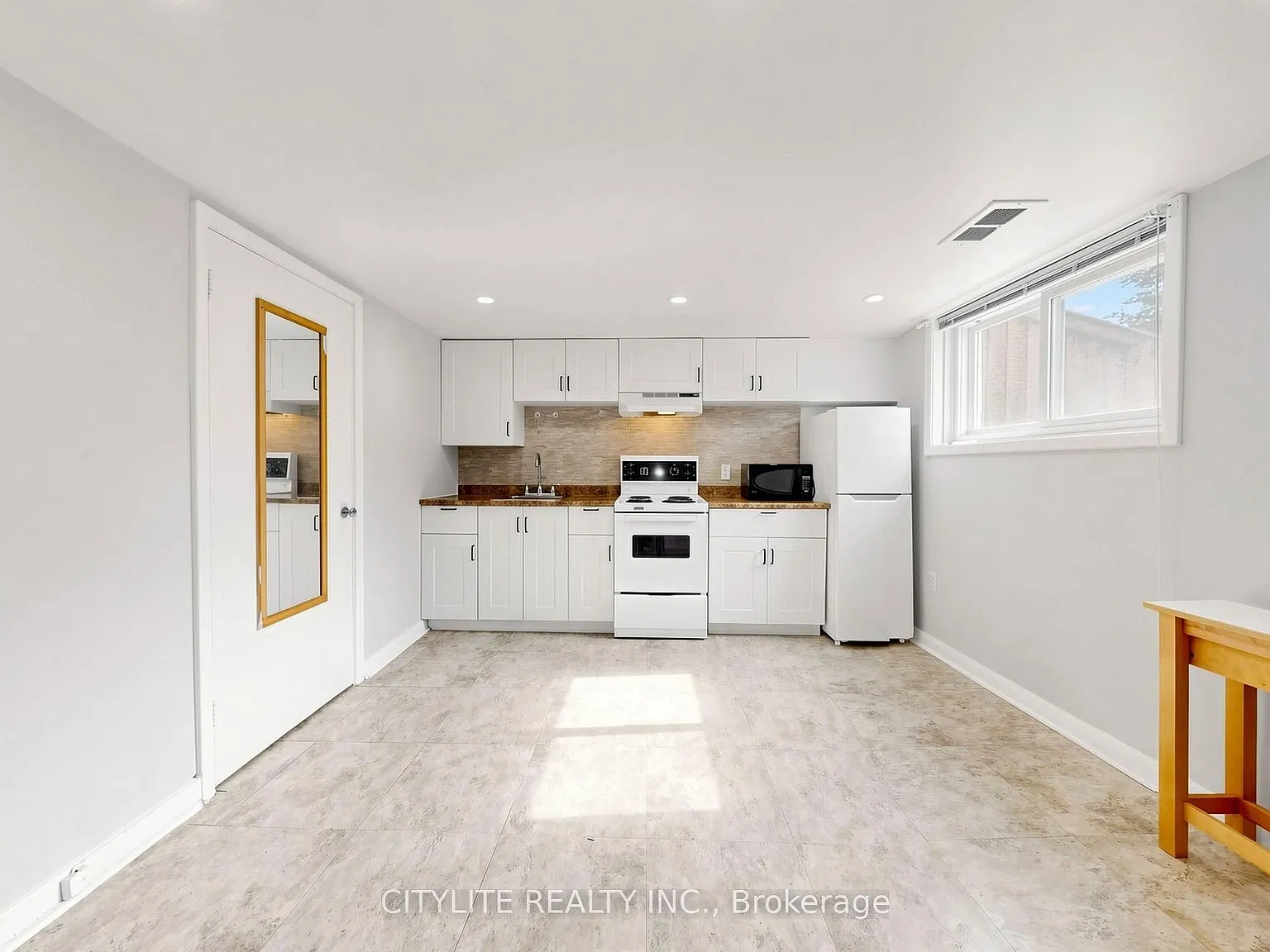 2 bed, $1,600 — Photo 2