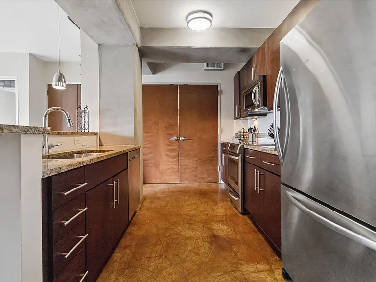 800 Brazos St #803 — Photo 10