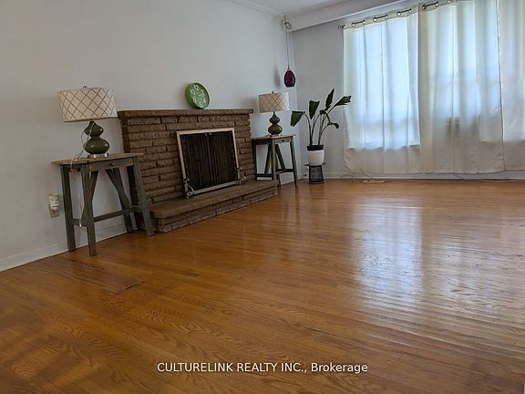 3rd image of 998 Willowdale Ave