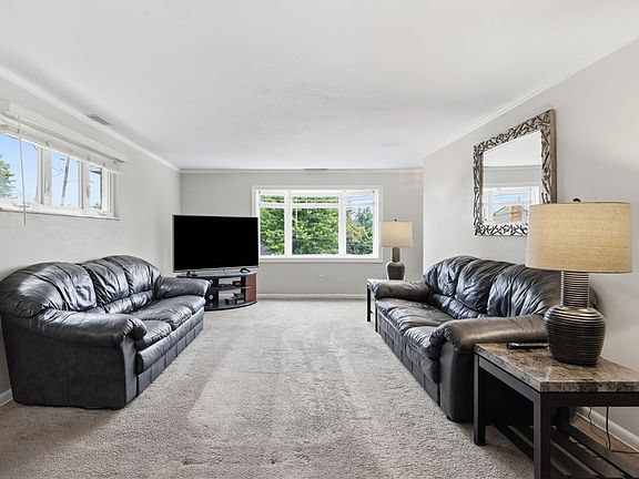 5th image of 124 Shellbark St