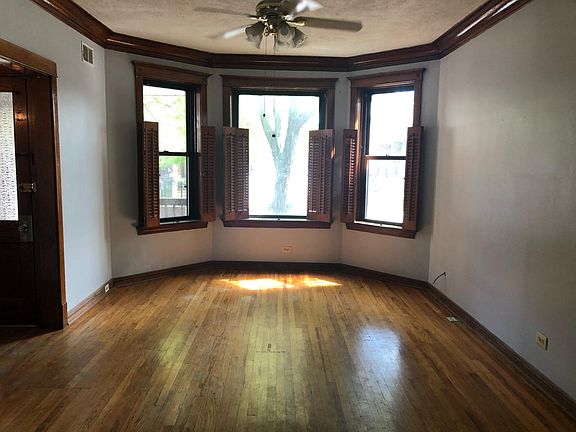 3rd image of 3812 N Damen Ave #1