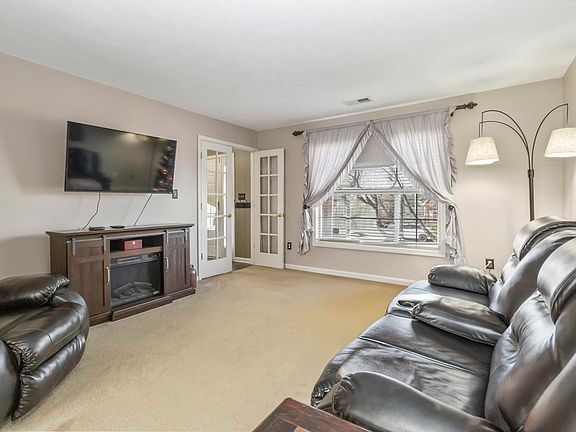 4th image of 209 Brome Dr