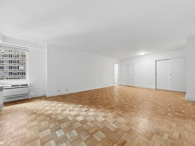 411 E 53rd St #14M — Photo 4
