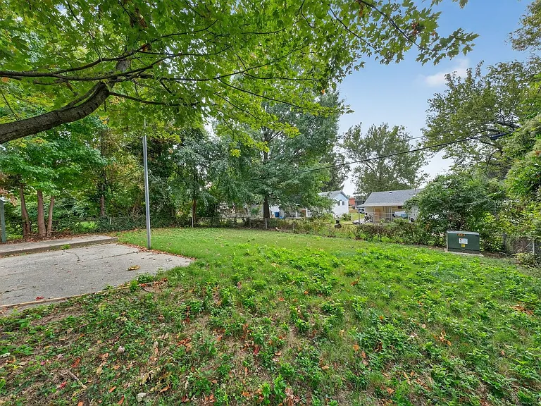138 Grampian Rd — Photo 24