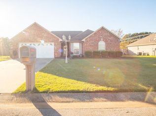 2304 Camden Cv W, Muscle Shoals, AL 35661