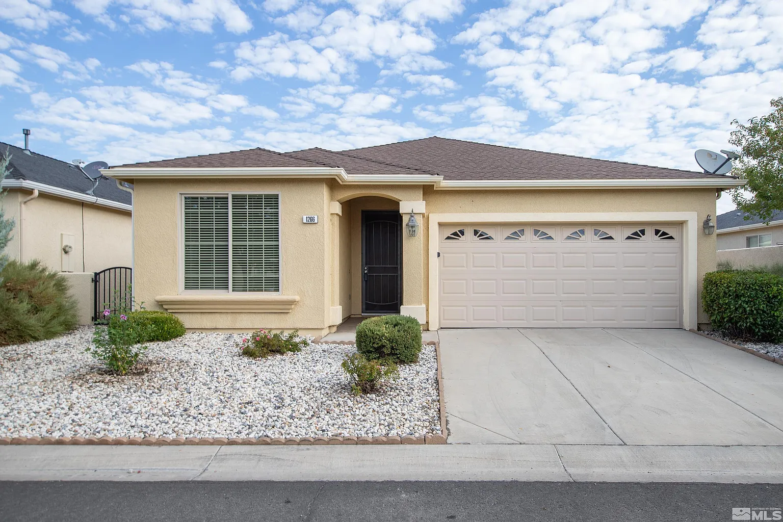 1266 Drake Way photo 1