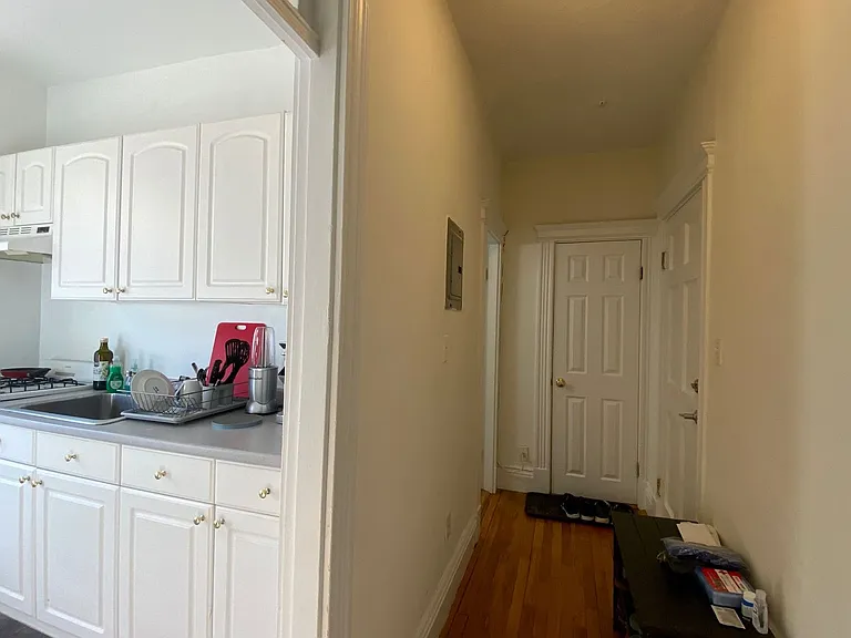 110 Warren St #18 — Photo 24