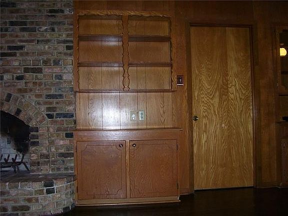2nd image of 605 Dennis Dr