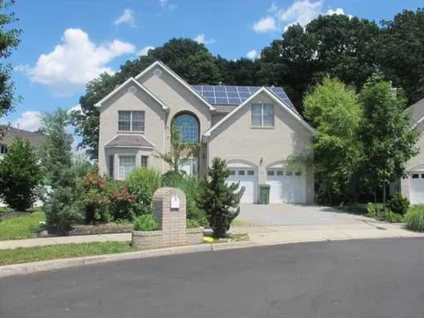 77 Melbloum Ln, Edison, NJ 08837