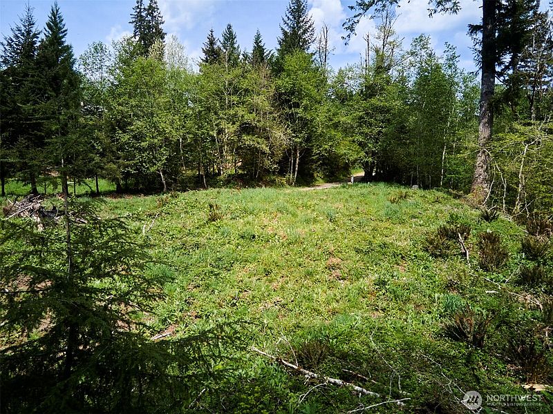 3rd image of 140 Skinner Road