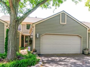 525 White Oak Ln #26525, Lake Barrington, IL 60010