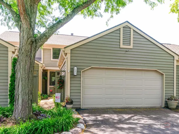 525 White Oak Ln #26525, Lake Barrington, IL 60010