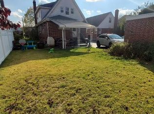 1011 N 1st St, New Hyde Park, NY 11040