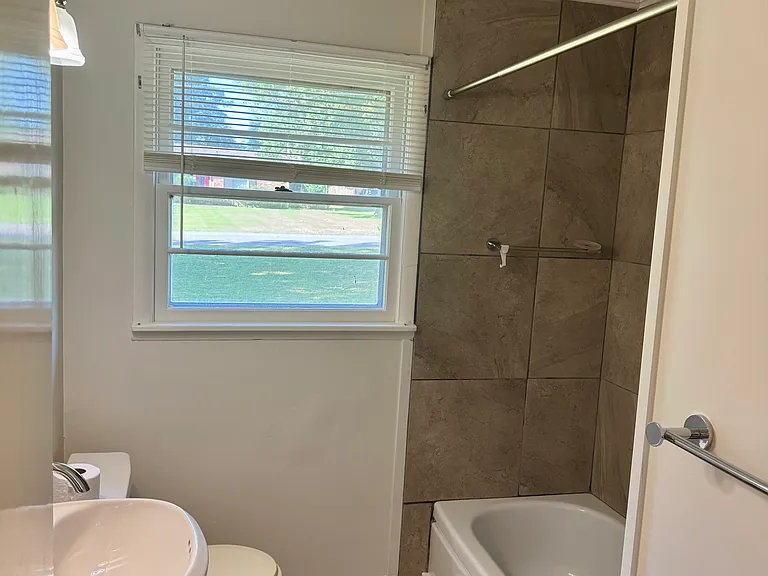 1623 Edgewood Dr — Photo 9