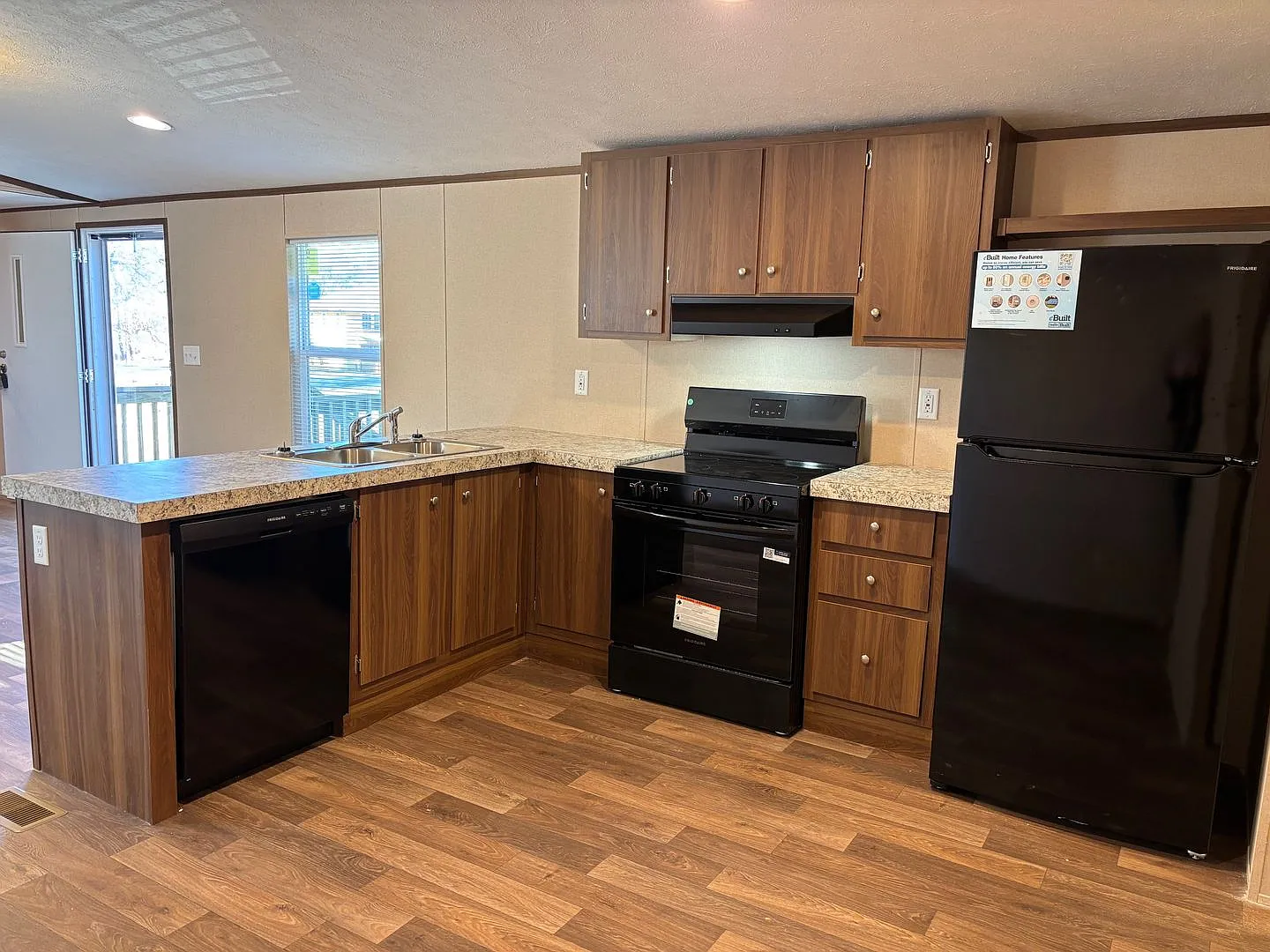 New 3 Bed 2 Bath Mobile Home! — Photo 4