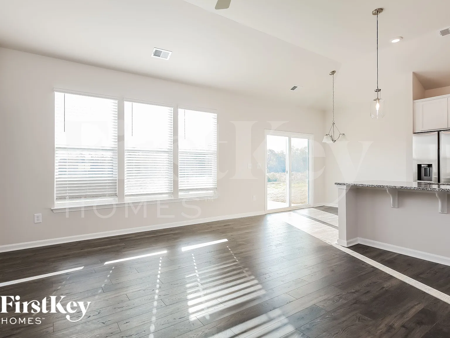 3 bed, 2.0 bath, 1593 sqft, $2,045 — Photo 4