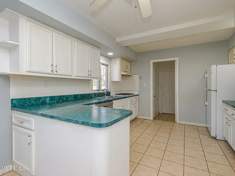 878 Green Valley Rd — Photo 6