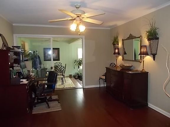 4th image of 2033 Plantation Dr